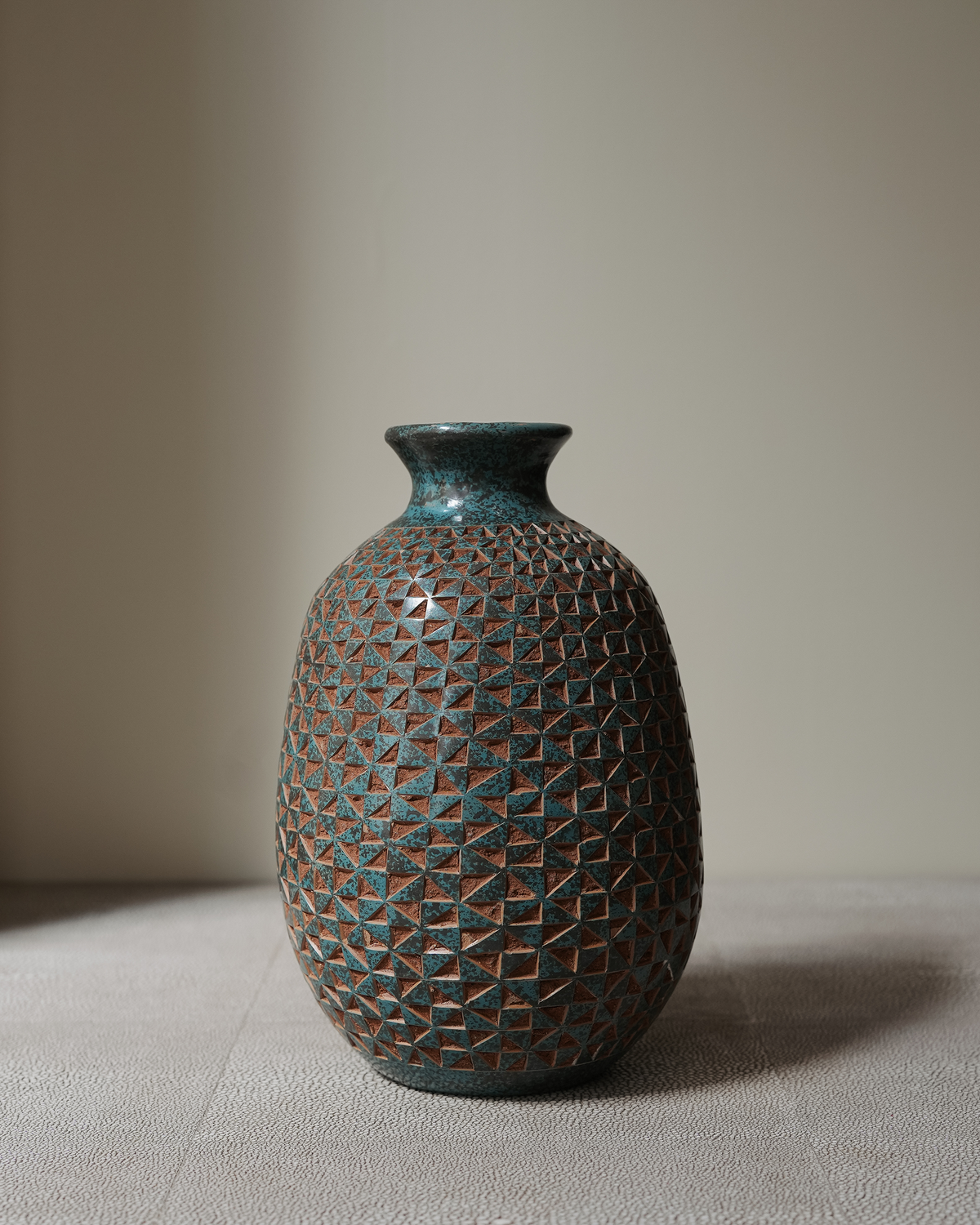 Malaquita: handmade Nicaraguan ceramic tall vessel with a carved scale pattern in blue-green and brown